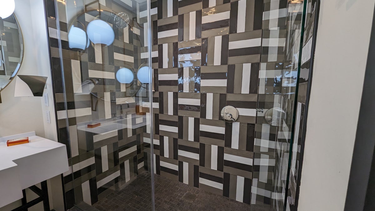The Troubadour Hotel New Orleans guestroom bathroom shower