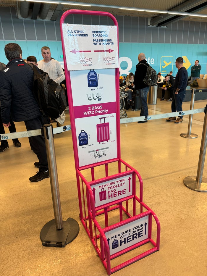 Wizz Air CPH GDN bag sizer Wizz Air CPH GDN bag sizer