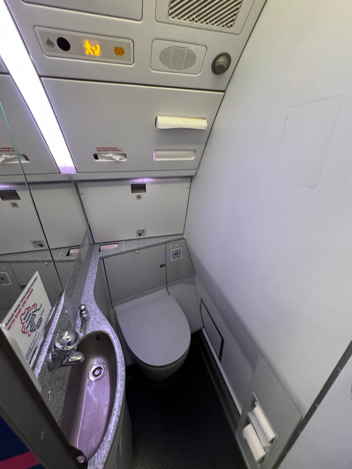 Wizz Air CPH GDN lavatory