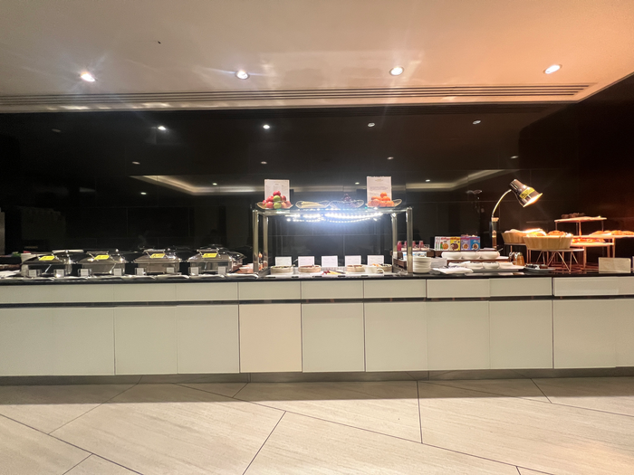 Etihad Lounge LHR Buffet Offer