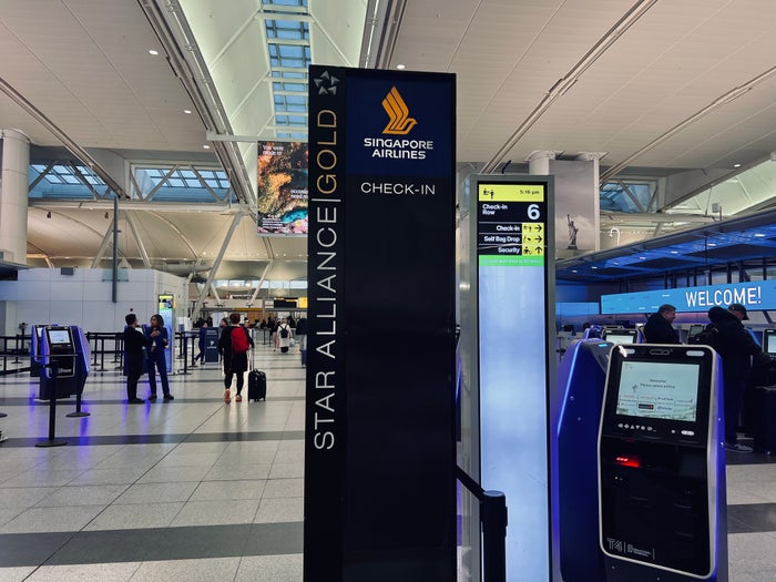 Singapore check in sign Star Alliance Gold Singapore check in sign Star Alliance Gold