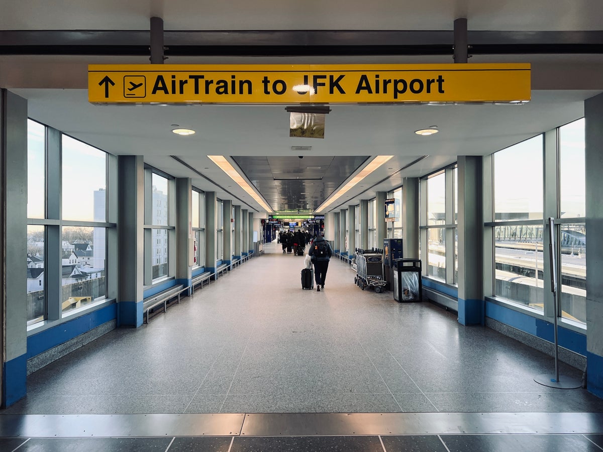 AirTrain to JFK sign