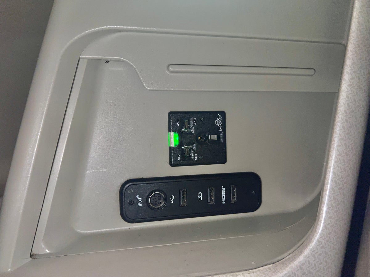 Singapore business 777 ac power outlet and usb