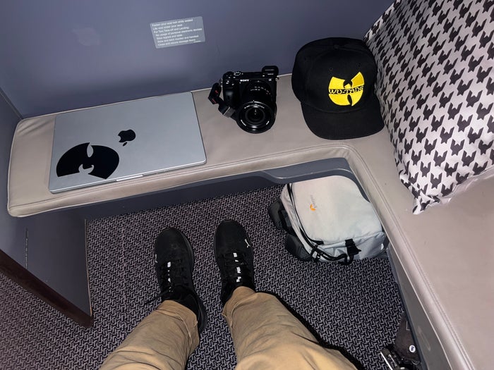 Singapore business footwell 777 Singapore business footwell 777