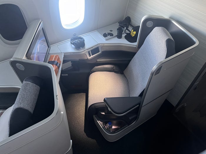 Air Canada Boeing 787-9 Signature Class Review [FRA to YUL]