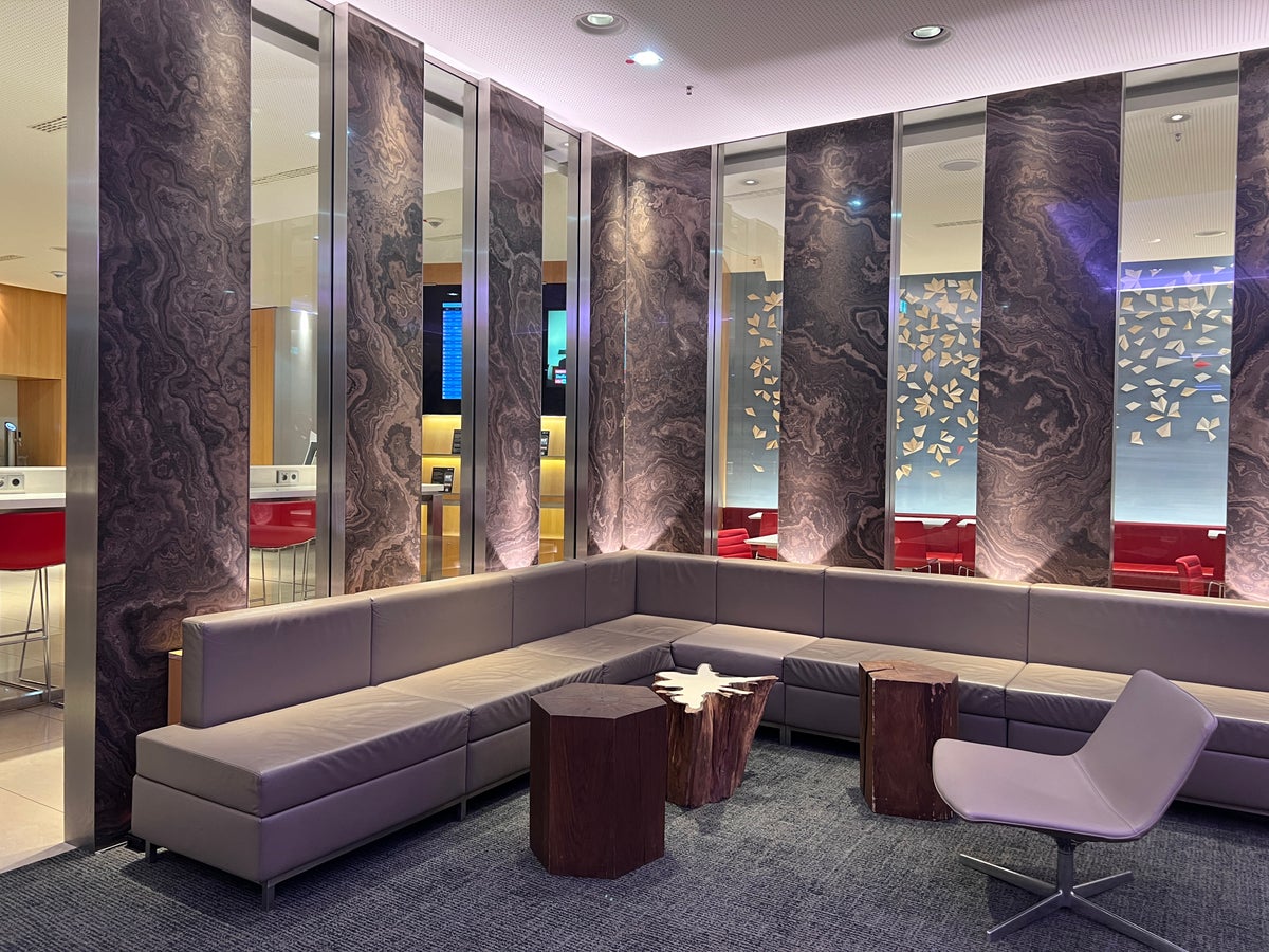 Air Canada business Maple Leaf Lounge Frankfurt center seating