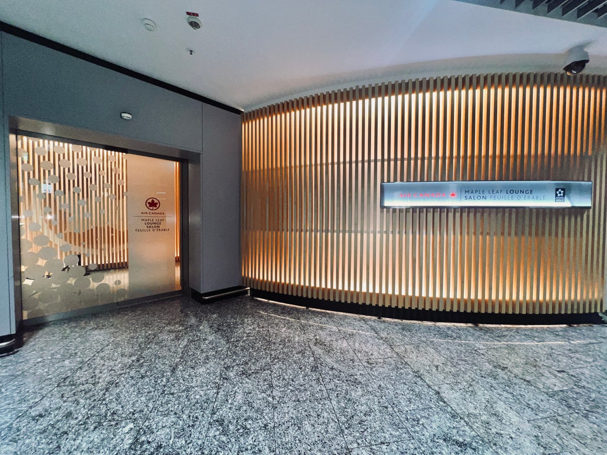 Air Canada business Maple Leaf Lounge Frankfurt entrance