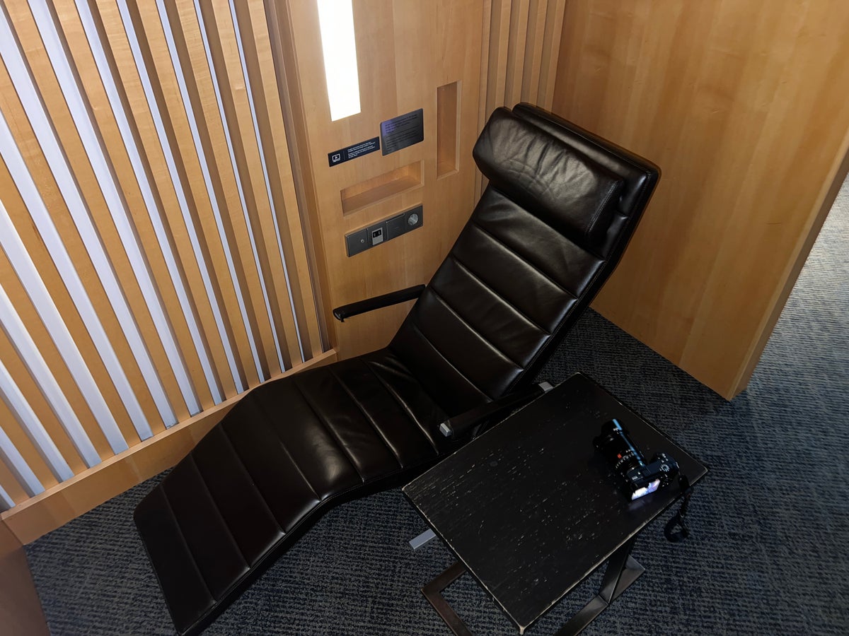 Air Canada business Maple Leaf Lounge Frankfurt lounging chair