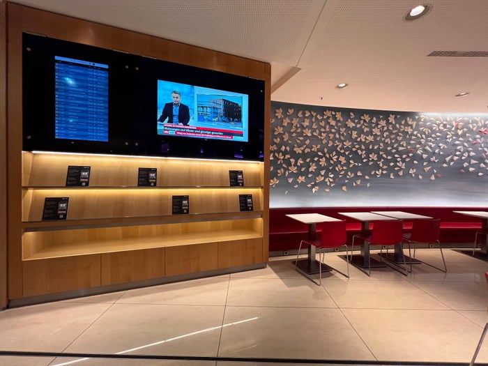 Air Canada business Maple Leaf Lounge Frankfurt seats