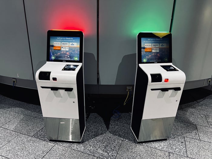 Air Canada business self check in machines