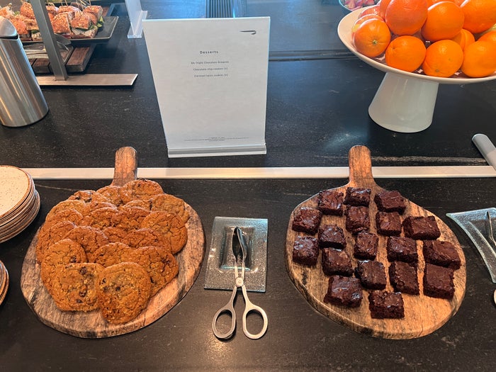 British Airways Lounge San Francisco brownie and cookies desserts British Airways Lounge San Francisco brownie and cookies desserts