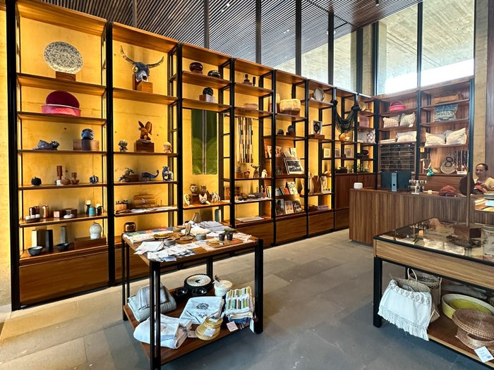 Four Seasons Tamarindo shop