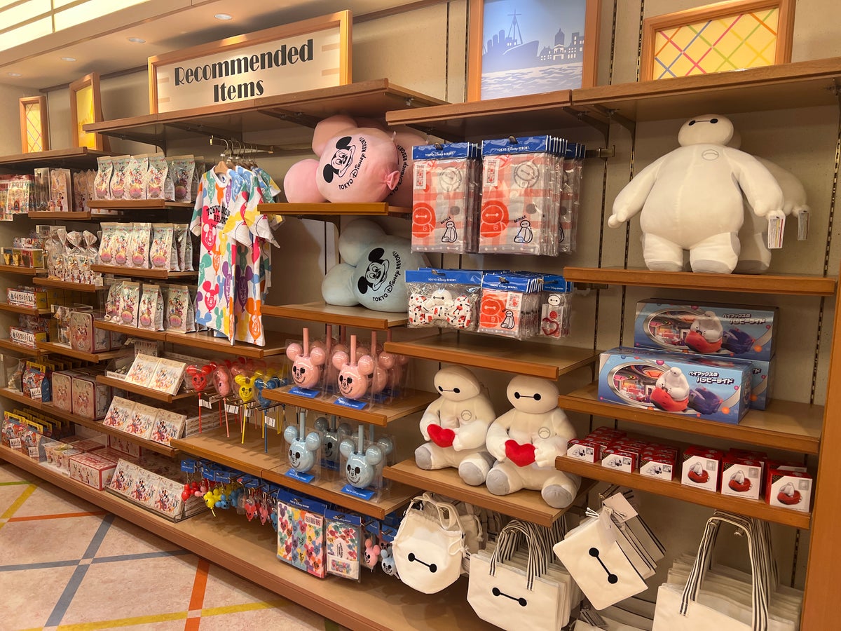 Hilton Tokyo Bay Disney fantasy store shopping