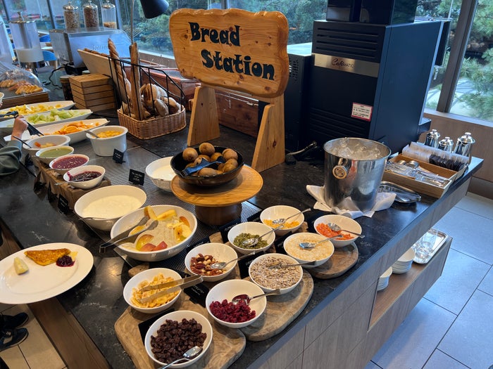 Hilton Tokyo Bay bread station