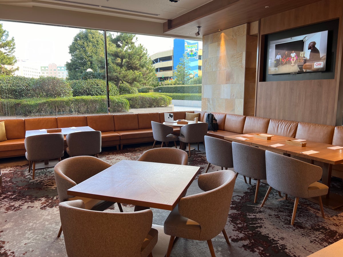 Hilton Tokyo Bay diamond breakfast seating area