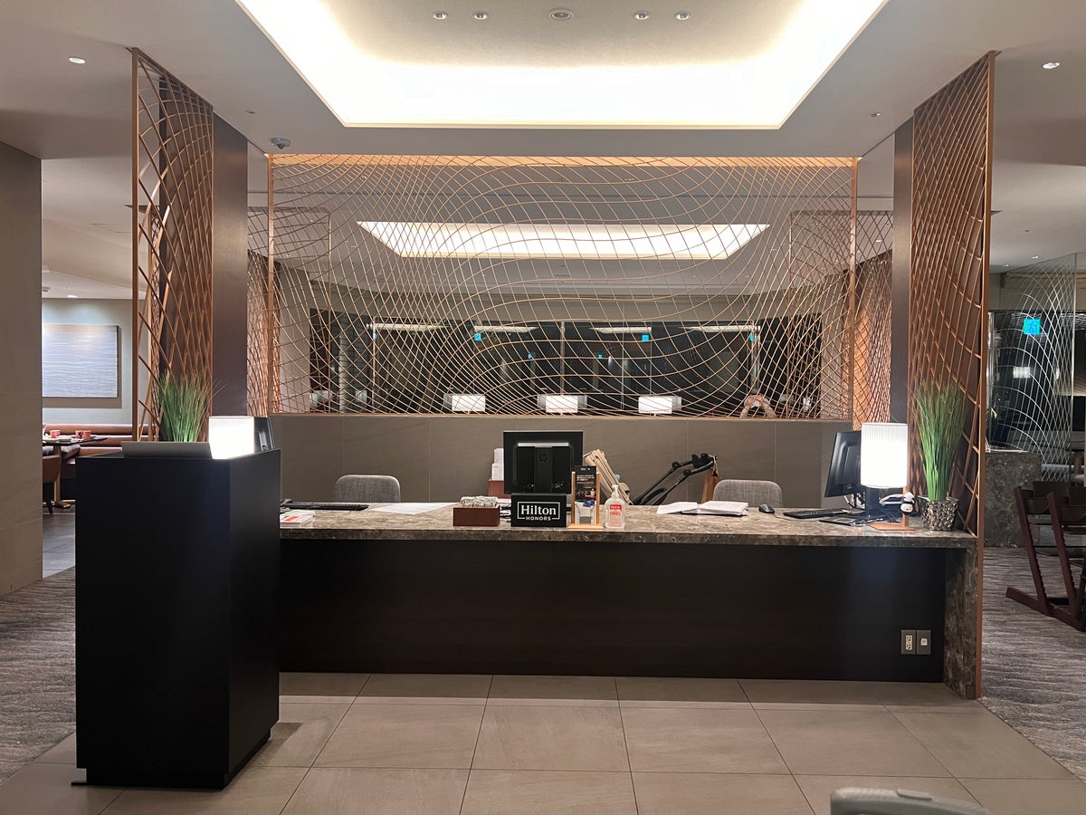 Hilton Tokyo Bay executive lounge check in counter