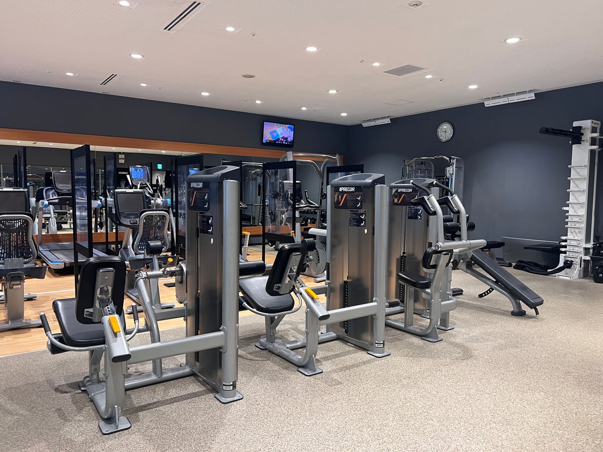 Hilton Tokyo Bay fitness center machines