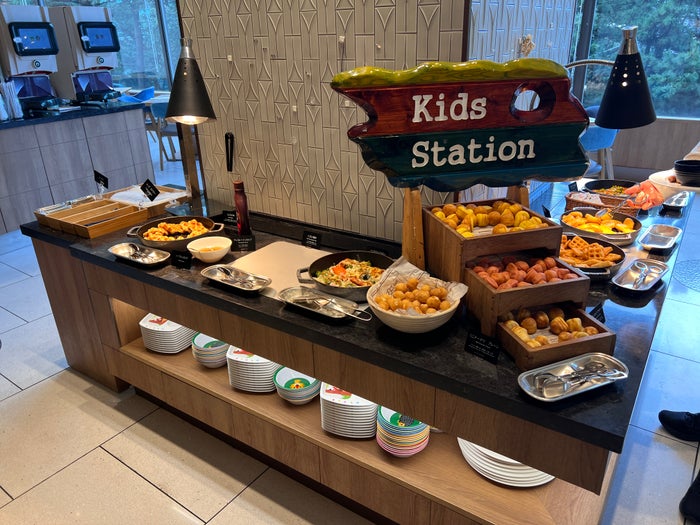 Hilton Tokyo Bay kids station