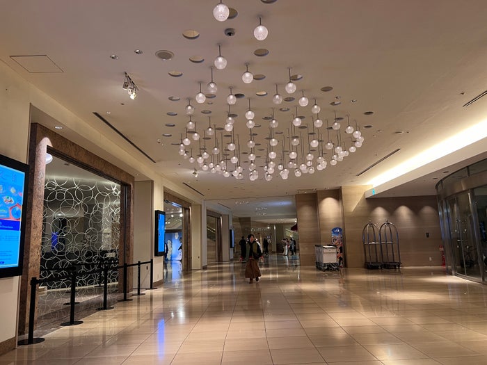 Hilton Tokyo Bay lobby