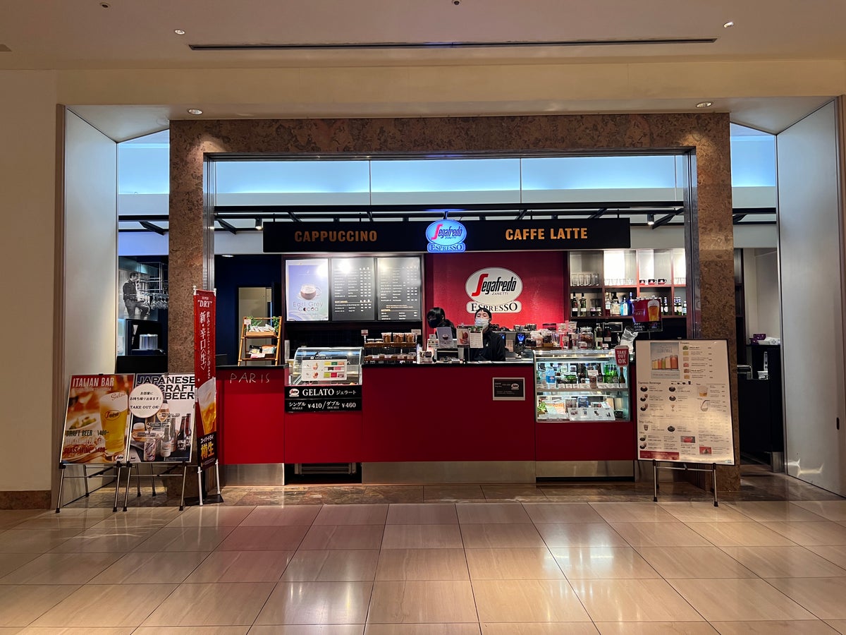 Hilton Tokyo Bay lobby segafredo coffee