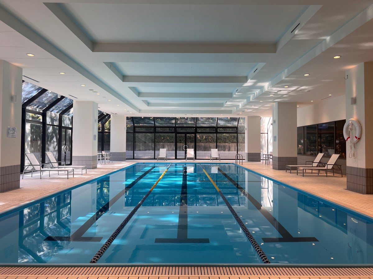 Hilton Tokyo Bay pool 