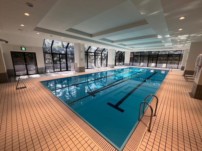 Hilton Tokyo Bay pool wide view