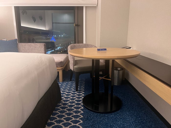 Hilton Tokyo Bay room dining table in the pathway