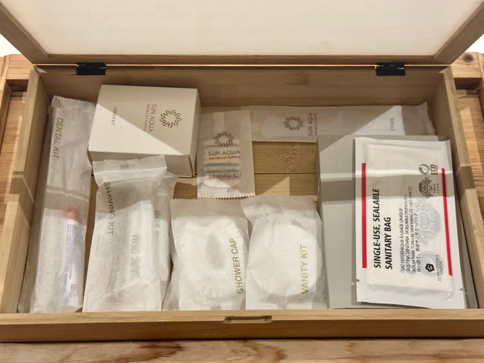 Iru Veli bedroom bathroom amenities Iru Veli bedroom bathroom amenities