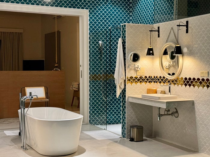 Iru Veli bedroom bathroom by night Iru Veli bedroom bathroom by night