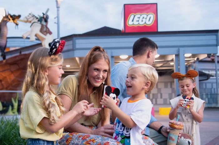 LEGO Store Disney Springs
