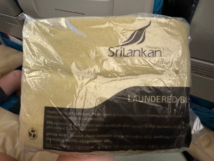 SriLankan DOH CMB A330 300 economy blanket SriLankan DOH CMB A330 300 economy blanket