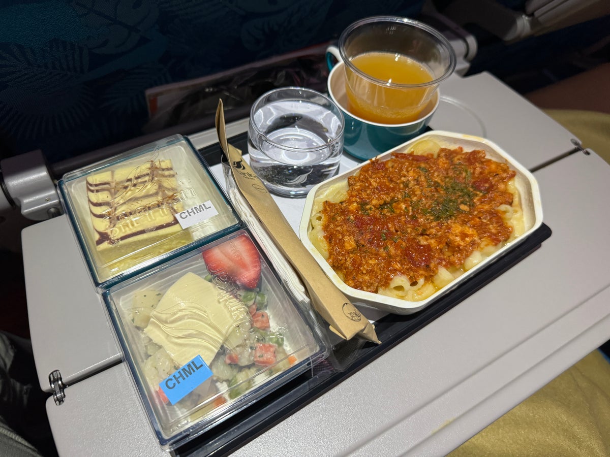 SriLankan DOH CMB A330 300 economy child meal