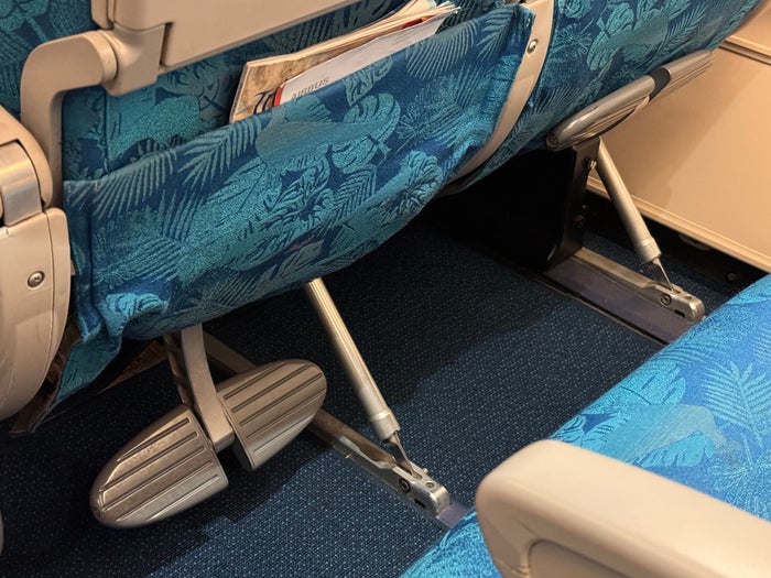 SriLankan DOH CMB A330 300 economy footrest SriLankan DOH CMB A330 300 economy footrest