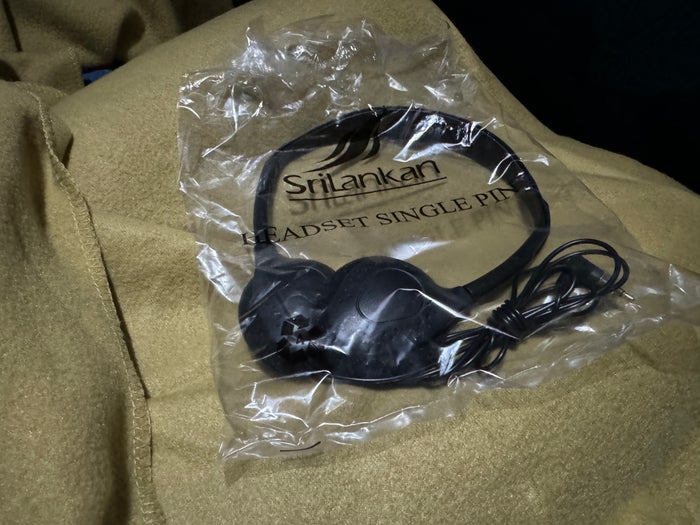 SriLankan DOH CMB A330 300 economy headset SriLankan DOH CMB A330 300 economy headset