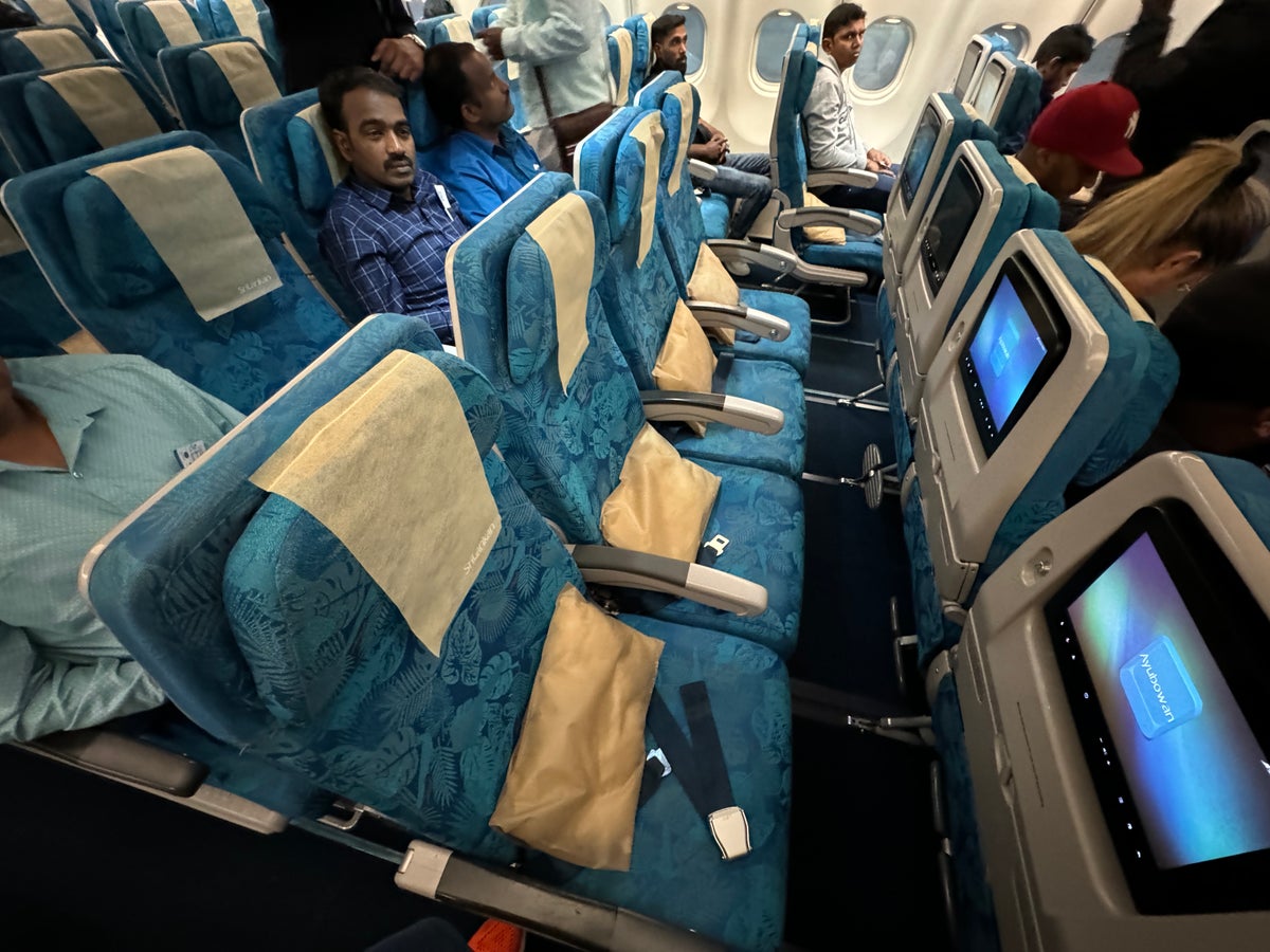 SriLankan DOH CMB A330 300 economy row 27