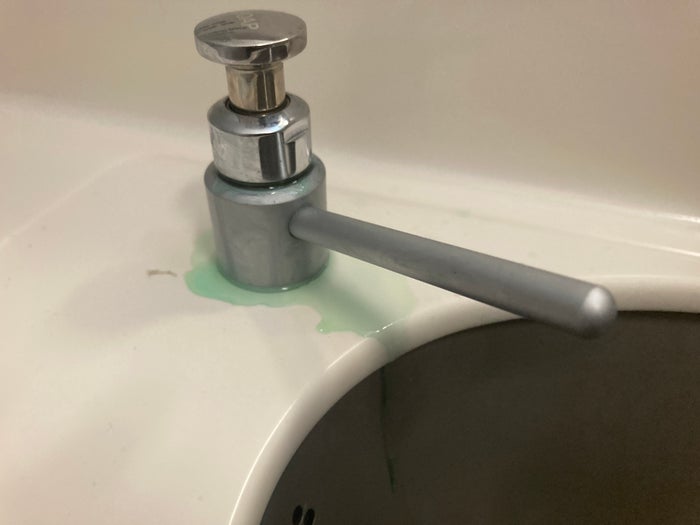 TAP Air Portugal A321LR neo business class EWR LIS lavatory leaking soap TAP Air Portugal A321LR neo business class EWR LIS lavatory leaking soap