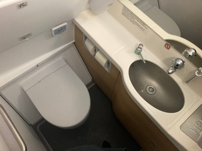 TAP Air Portugal A321LR neo business class EWR LIS lavatory TAP Air Portugal A321LR neo business class EWR LIS lavatory