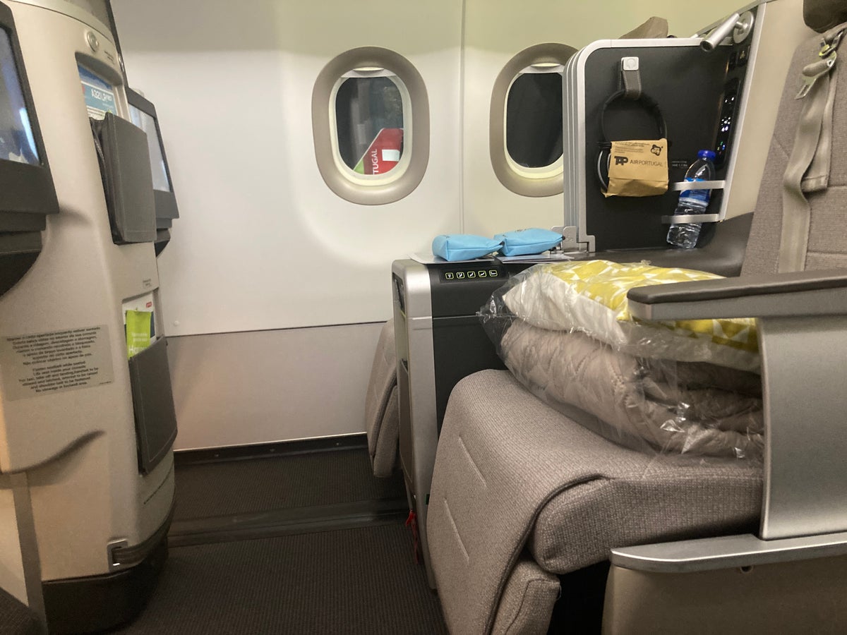 TAP Air Portugal A321LR neo business class EWR LIS row 1 seats