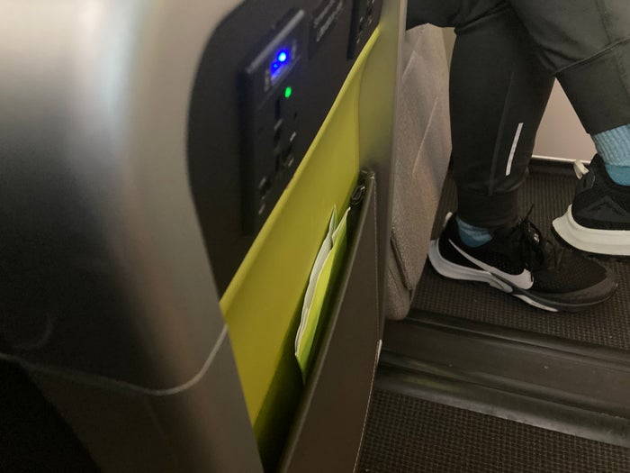TAP Air Portugal A321LR neo business class EWR LIS space between seats TAP Air Portugal A321LR neo business class EWR LIS space between seats