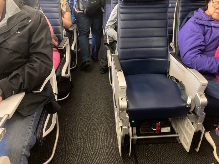 United Boeing 777 200 premium economy seat 41G