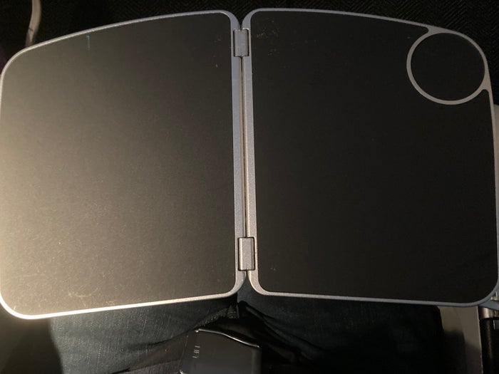 United Boeing 777 200 seat 41G tray table unfolded