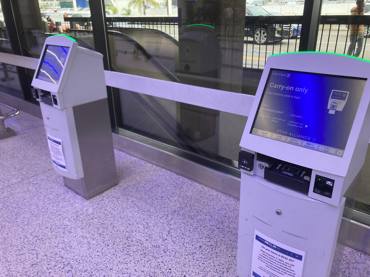 United carry on only kiosks at LAX for flight to IAD