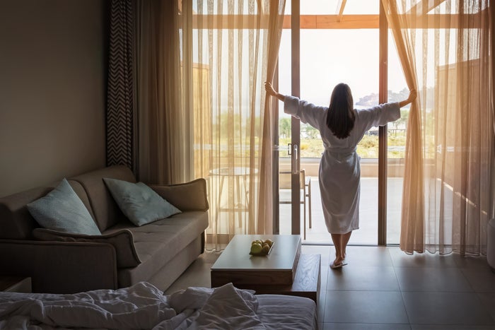 Amex Delta Gold, Platinum & Reserve Cards: How To Use the Delta Stays Credit [2024]