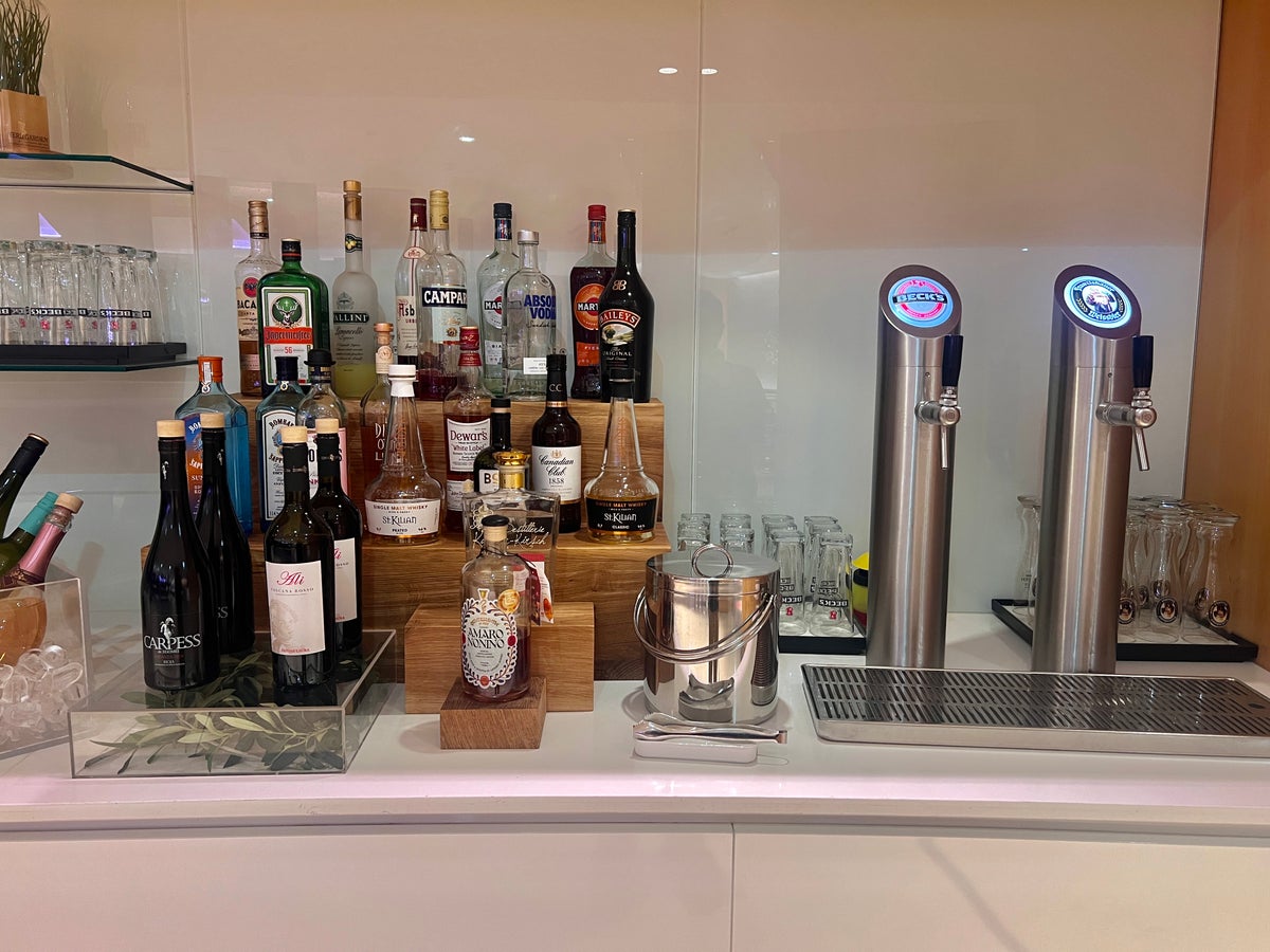 Air Canada business Maple Leaf Lounge Frankfurt drink selection