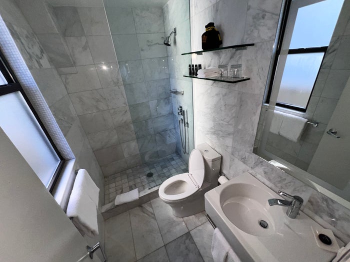 Hyatt Dream Midtown room bathroom wide