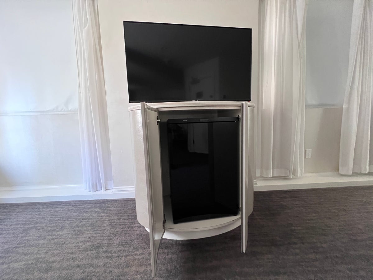 Hyatt Dream Midtown room tv and refrigerator