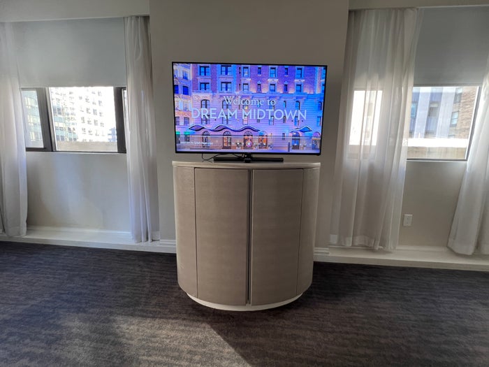 Hyatt Dream Midtown room tv