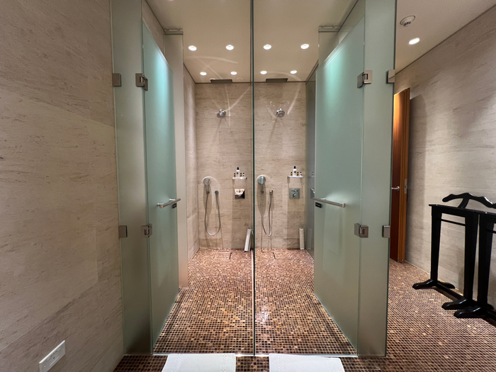 Al Safwa Lounge Spa Jacuzzi showers Al Safwa Lounge Spa Jacuzzi showers