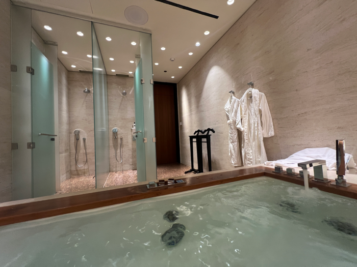 Al Safwa Lounge Spa Jacuzzi tub Al Safwa Lounge Spa Jacuzzi tub