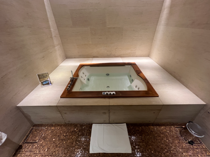 Al Safwa Lounge Spa Whirlpool Al Safwa Lounge Spa Whirlpool